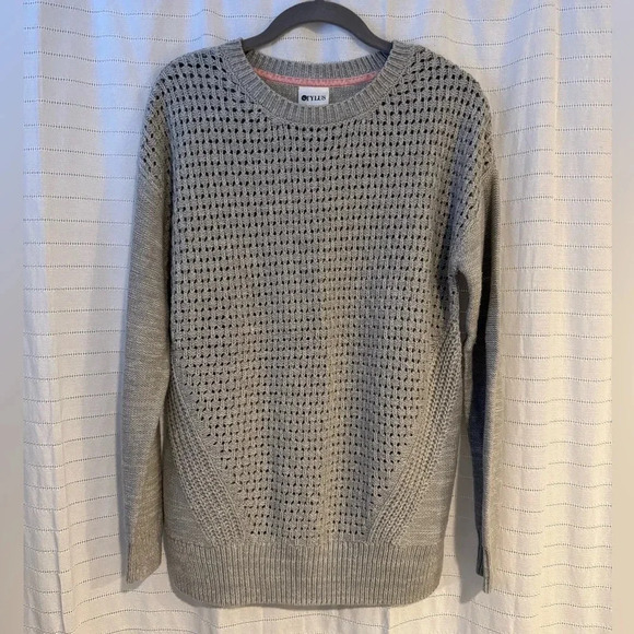 Stylus Crew Neck Gray Sweater - Picture 1 of 7